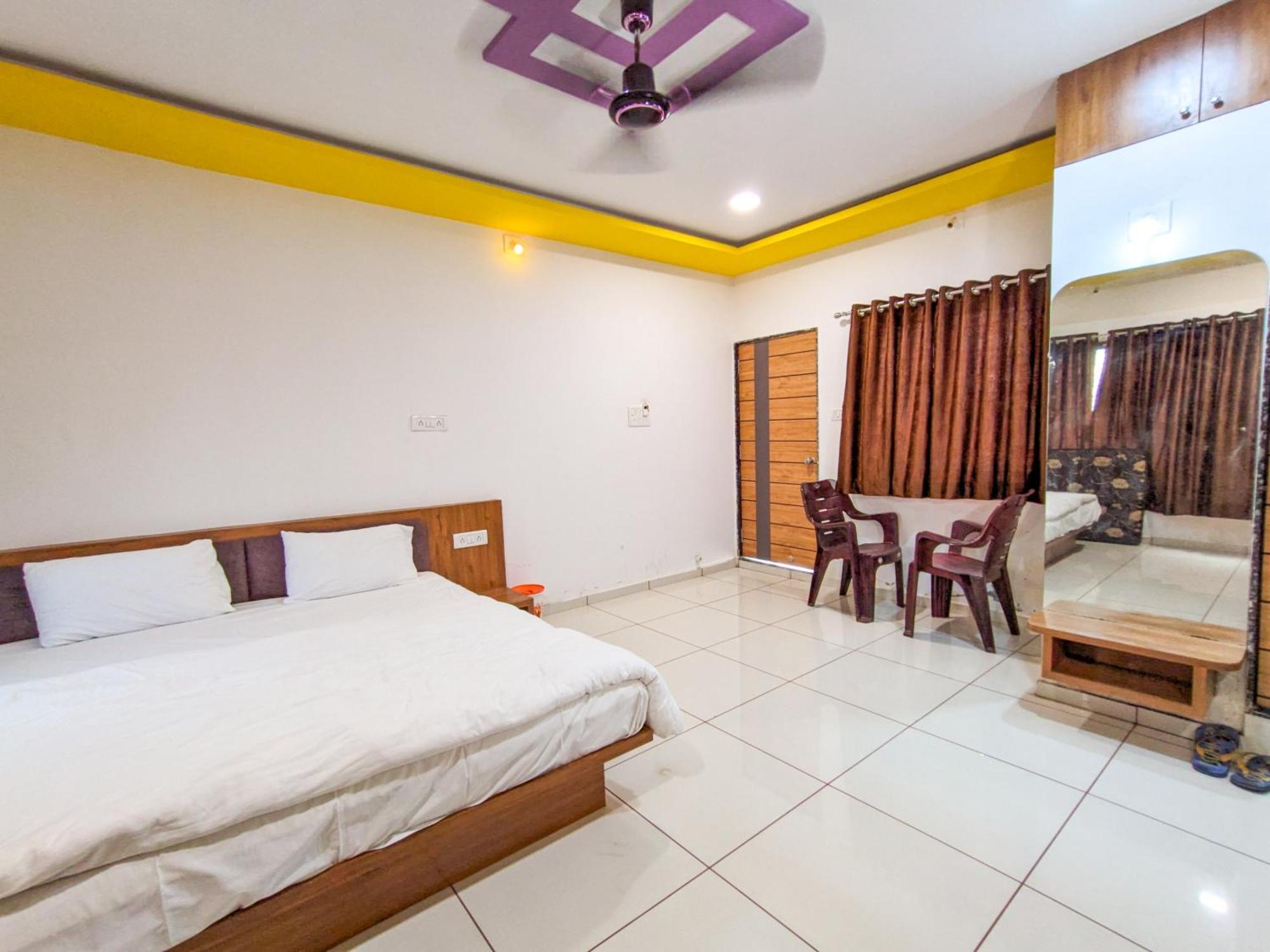 Samrat Homestay Garudeshwar Bagian luar foto