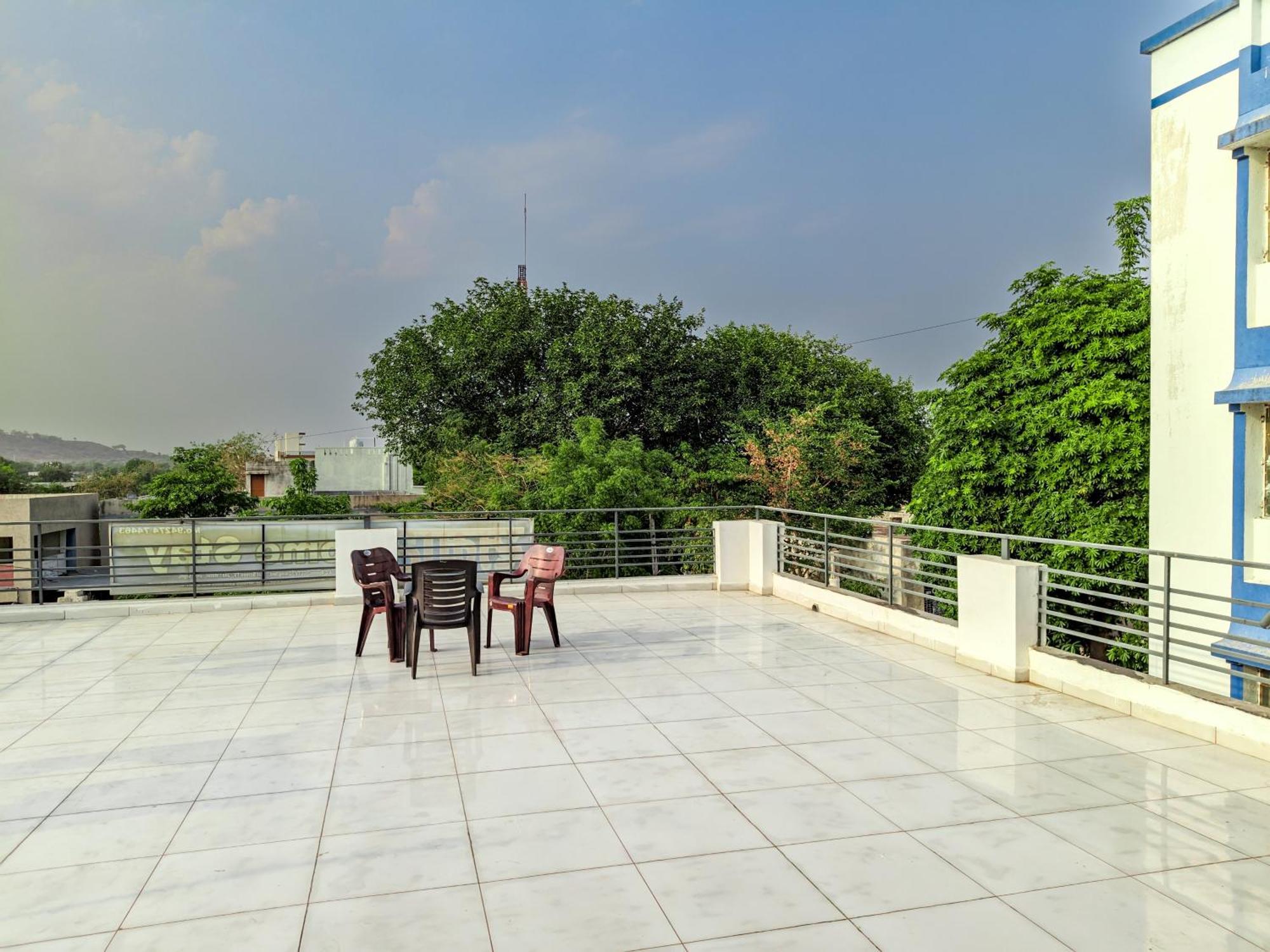 Samrat Homestay Garudeshwar Bagian luar foto