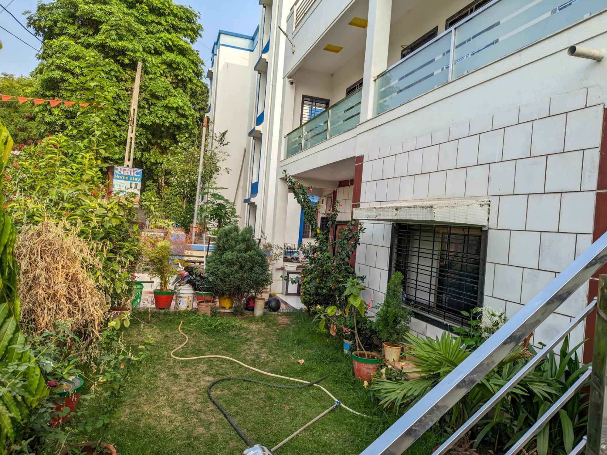 Samrat Homestay Garudeshwar Bagian luar foto